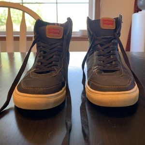 Black Levi’s Sneakers